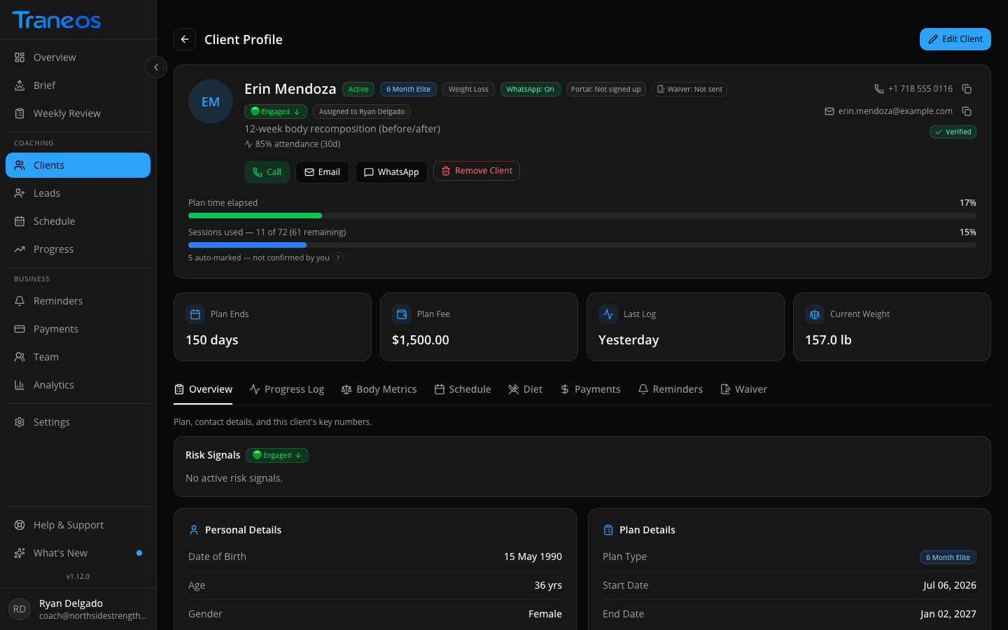 Traneos client profile screen showing the client's goal, plan progress, weight trend, recent progress photos, and payment status across overview tabs.