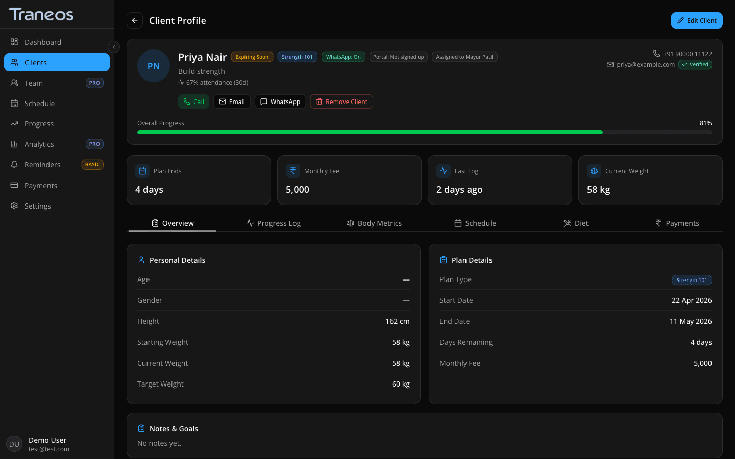 Traneos client profile screen showing the client's goal, plan progress, weight trend, recent progress photos, and payment status across overview tabs.